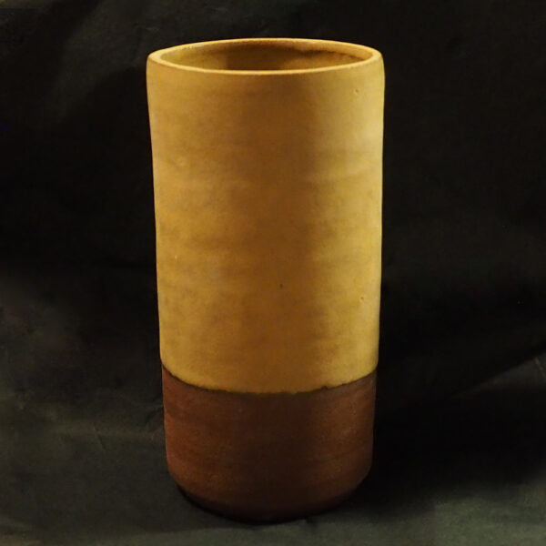 Vase i rødt stentøjsler med mat gul glasur 15 cm